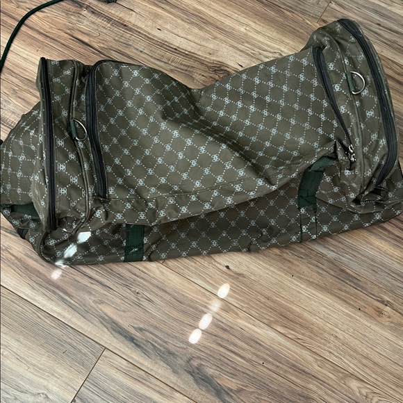 Handbags - 🔥OLIVE GREEN LARGE LUGGAGE WITH MULTI ZIPPERS